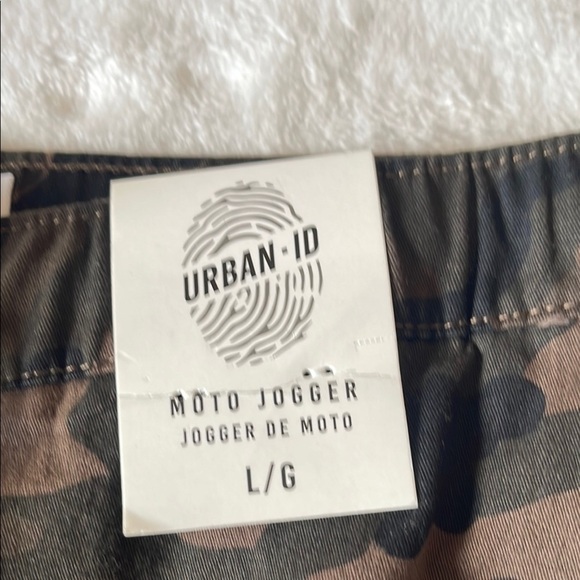Men's Camouflage Jogger Pants - Picture 5 of 6
